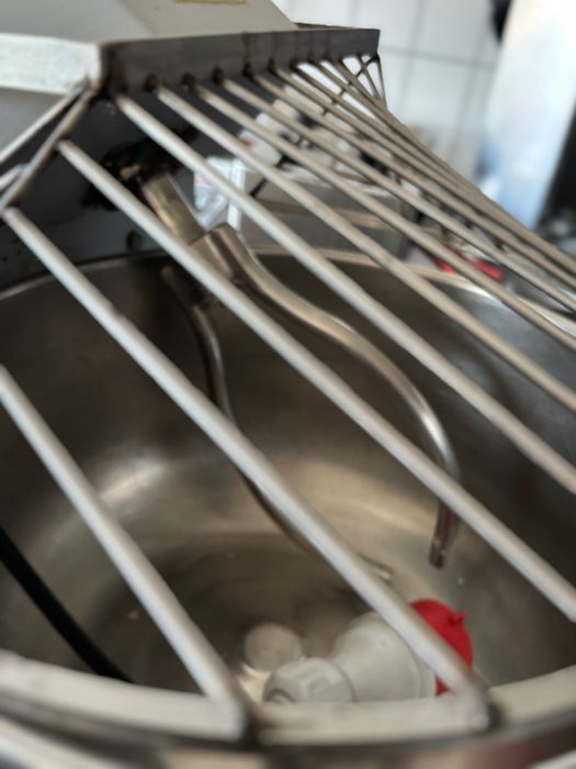 Mixer profesional pentru aluat – de vânzare