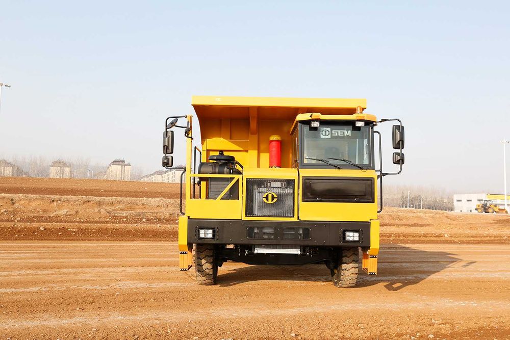 Карьерный самосвал CATERPILLAR SEM [3090F] (60т)