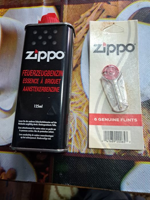 Vând bricheta Zippo