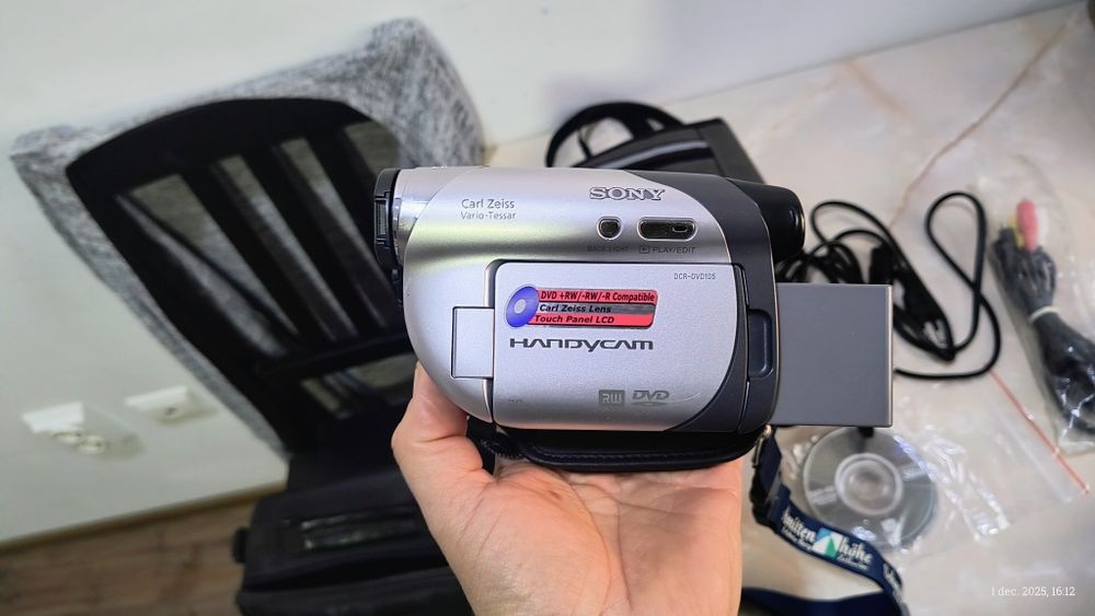 Vând camera Sony dcr dvd105