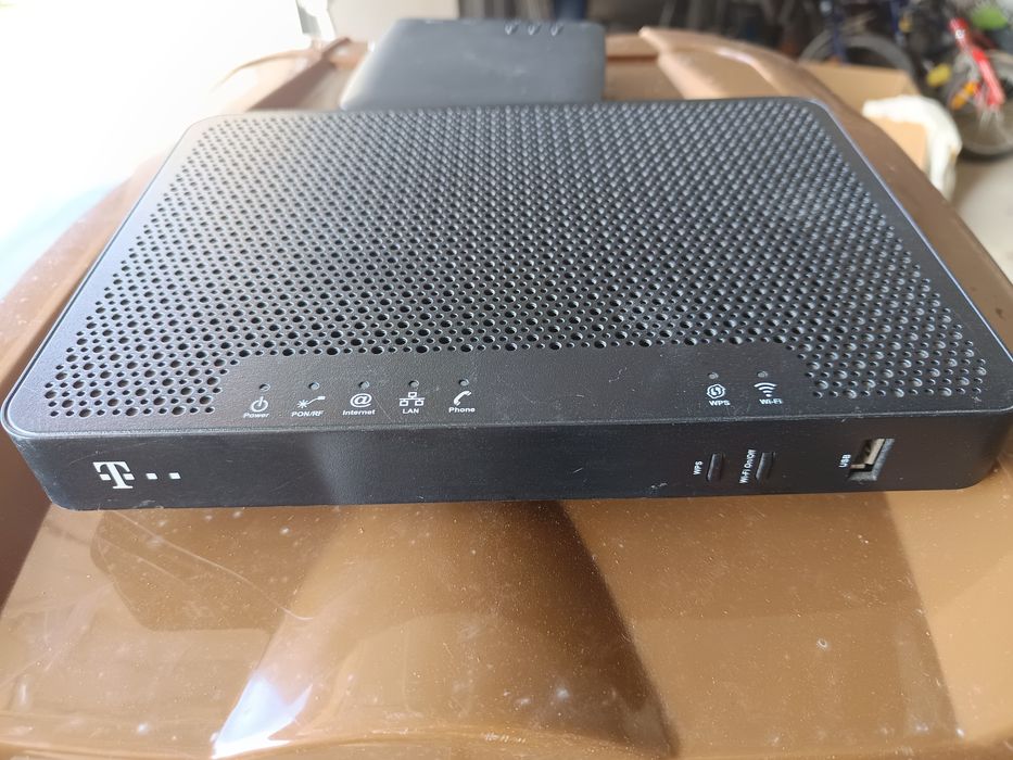 De vanzare 3 aparate pentru Satelit de la Digi si WI FI