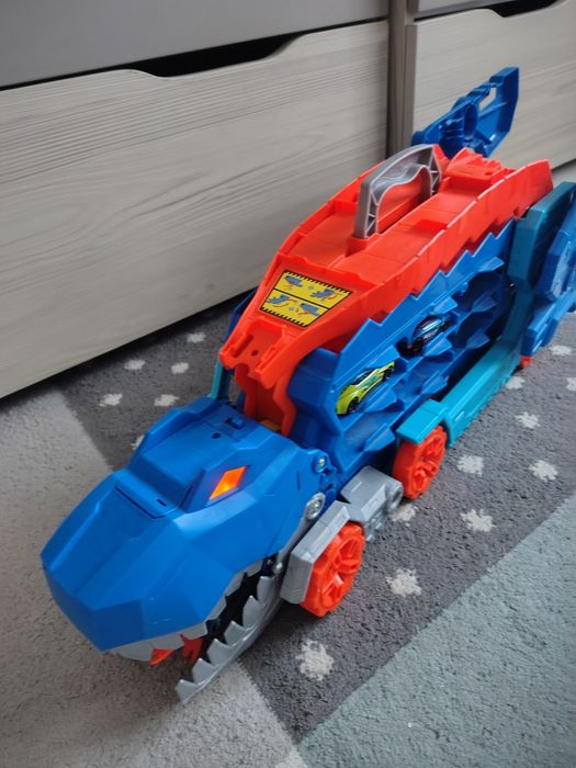 Hot wheeles-T Rex mega transporter