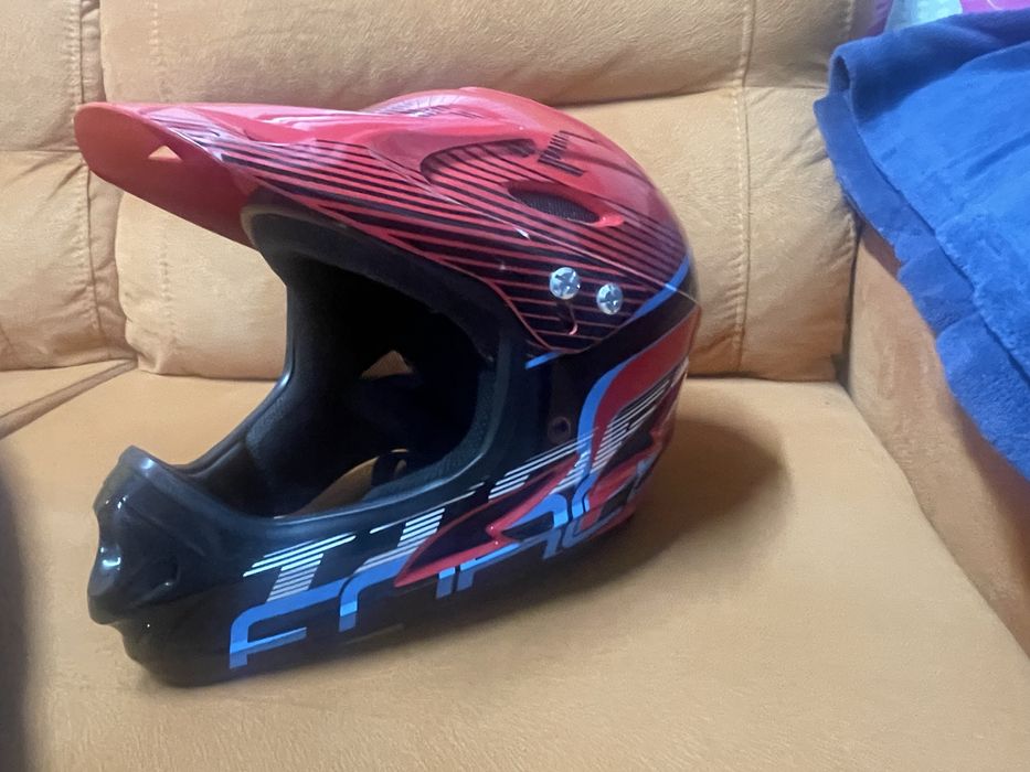 Продавам кросова каска force tiger red,black fuil face