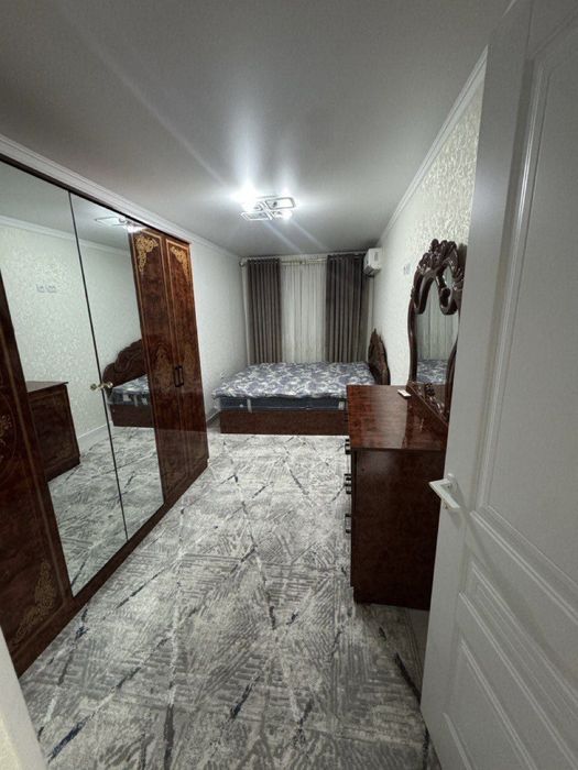 Сдаётся квартира в чирчике 2х ком 4мкн 4 этаж не далеко от дороги