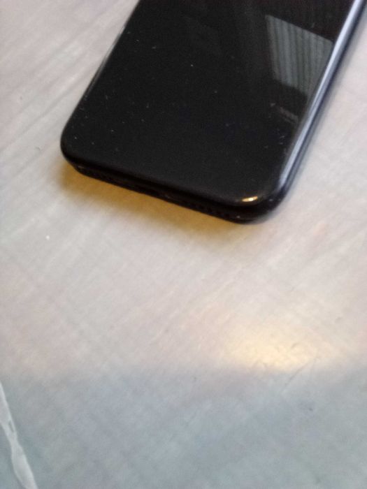 iPhone SE 64GB Midnight - батерия 100% с гарация 1,5 години