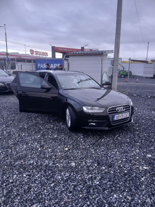 Vind audi a4 an 2014 stare impecabila dotari full