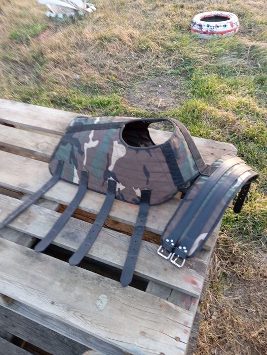 Vând haina pt câine de vânătoare