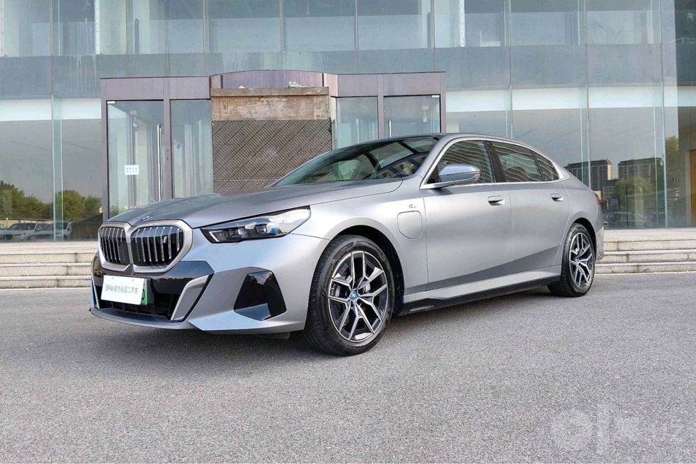 BMW i5 40L 2025 yil