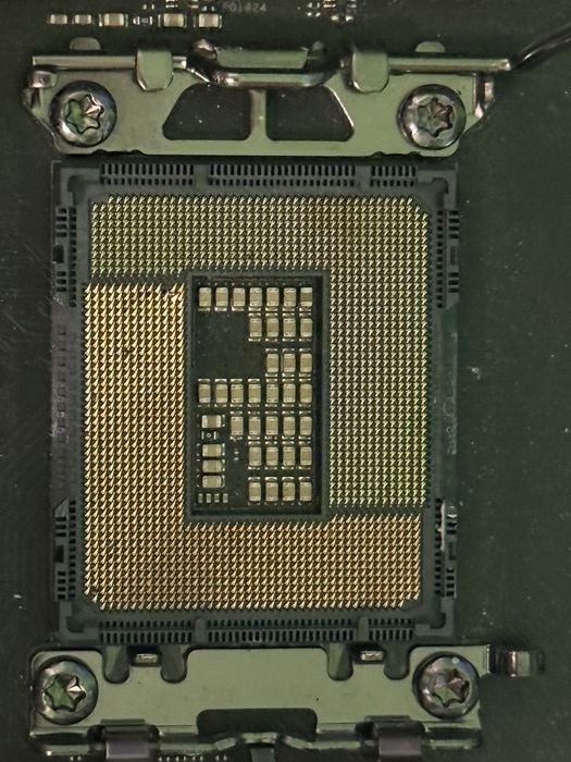 AsRog Maximus Z690Hero фабричен дефект