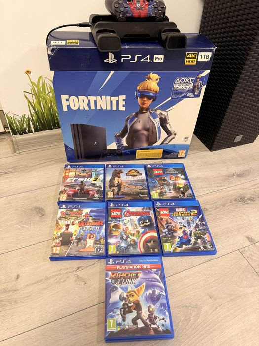 Consola PS4 PRO, 1 TB, editie Fortnite