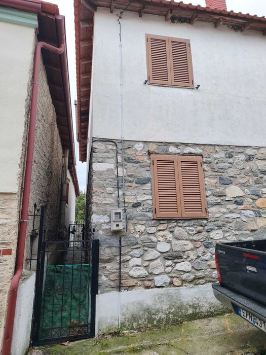 Продава къща с РЗП 154 м2 и двор 127 м2 в Стара Врасна, Гърция