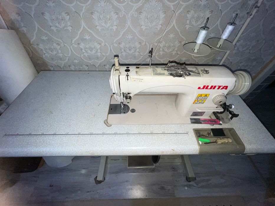 Идеал ҳолатдаги тикув машинаси тезда сотилади! Продаю швейную машину