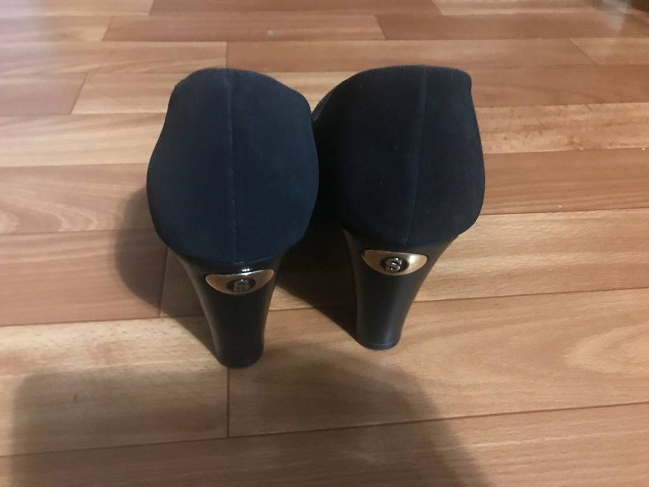 Босоножки   белые