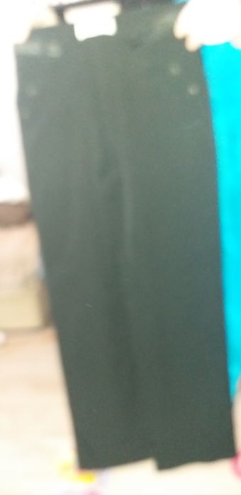 Продам тонкие брючки на девочку