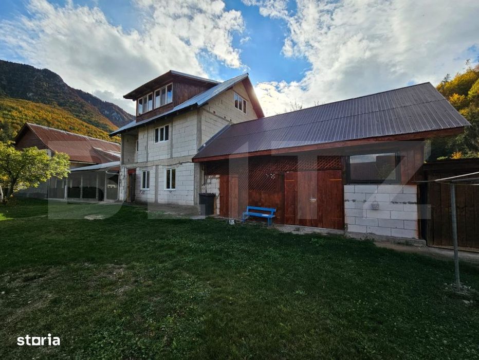 Casa de vanzare, 260 mp, zona Vest