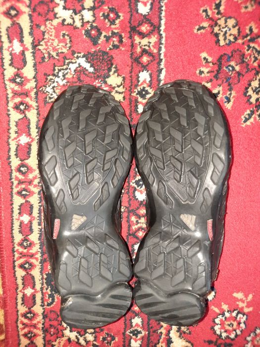 Продам демисезонную кросовки