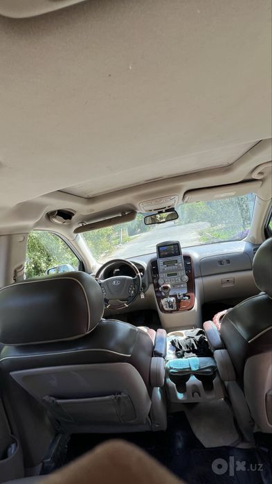 Kia    Carnival.