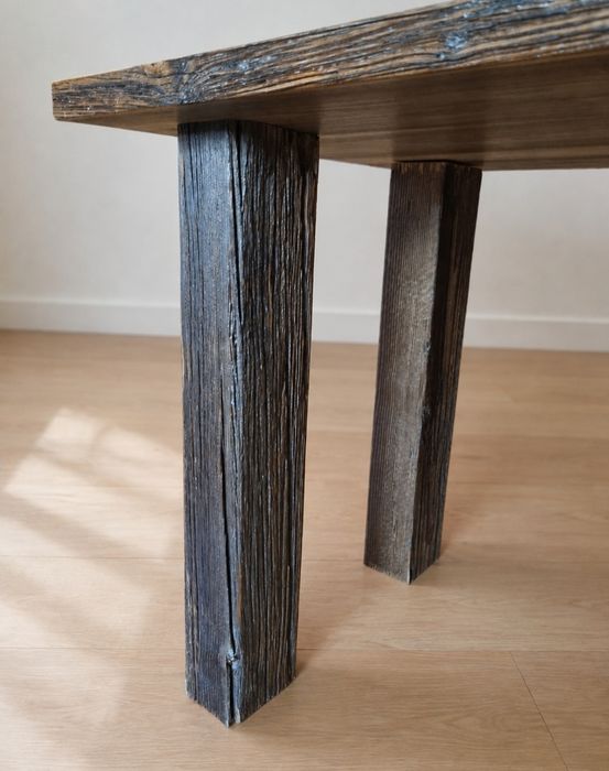 Masă rustică din lemn vechi, realizată artizanal 119,5 x 55x57 cm