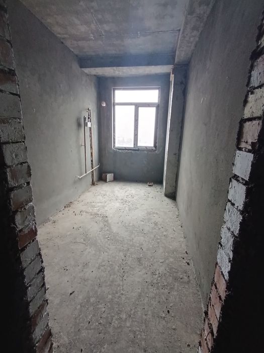 Продаётся 3-комнатная квартира в состоянии каробка, площадь 92 м²