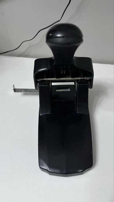 дырокол марки Berlingo.