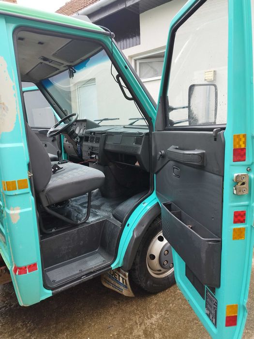 Camioneta Iveco dyali basculabil