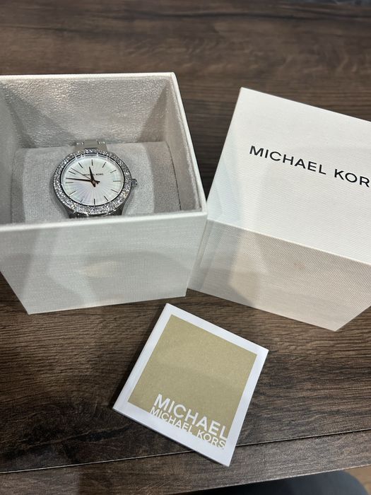 Часовник Michael Kors
