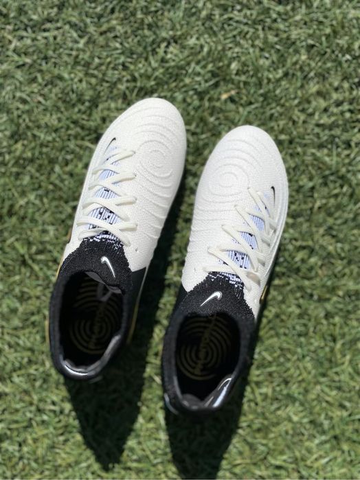 Футбольные бутсы