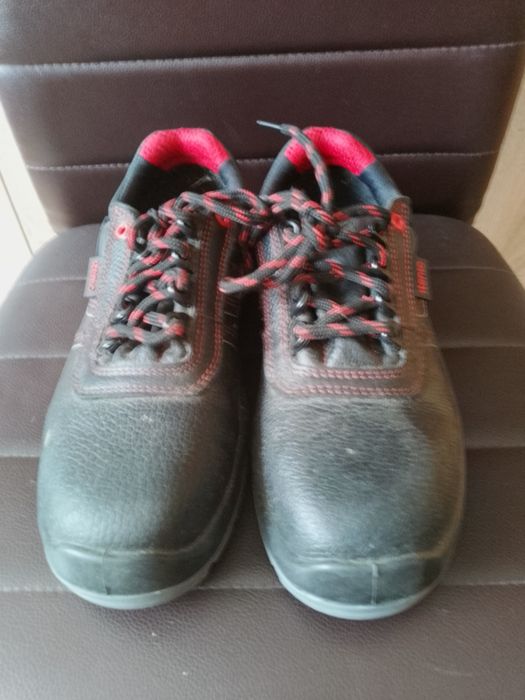 Работни обувки с метални бомбета/нови