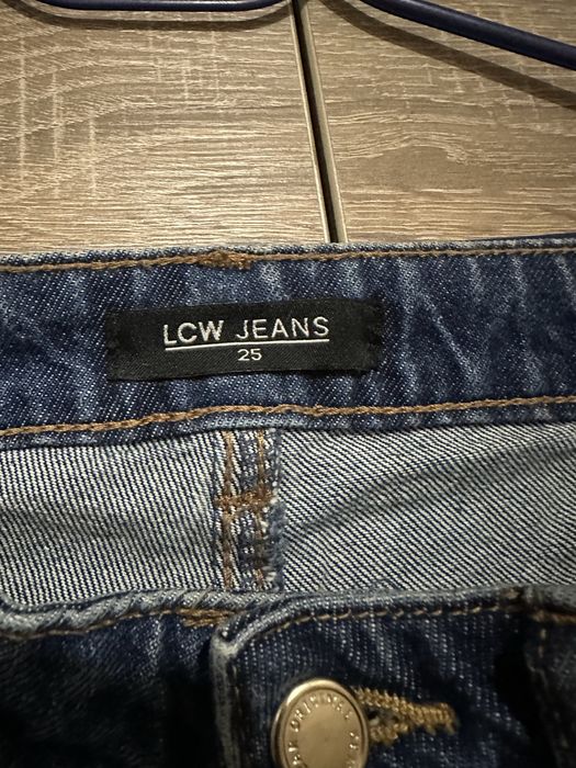 Продавам тъмносини дънки