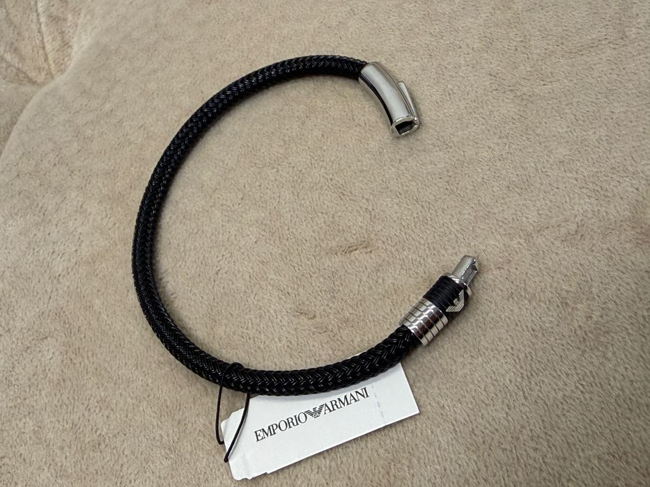 Гривна Emporio Armani с мрежеста каишка