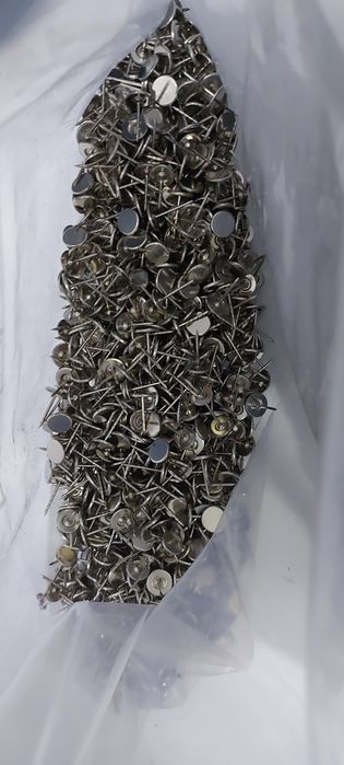 Вешалки,противокражные датчики.