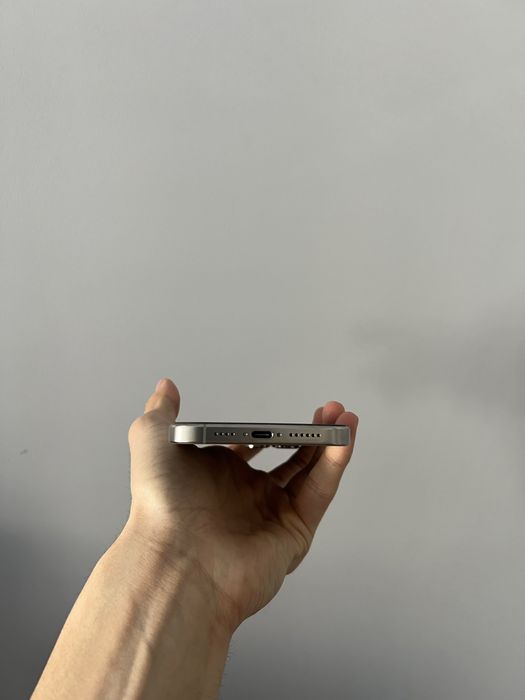 Iphone 16 pro max 93%