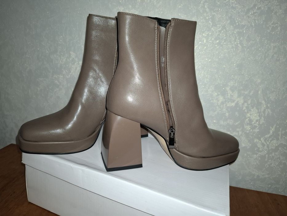 Продаю сапоги женские