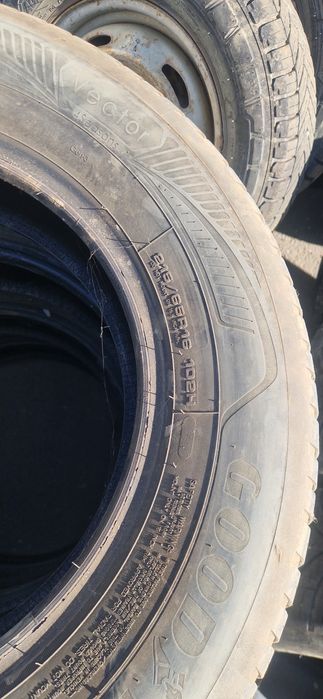 Vând anvelope all-season 215/65r16.