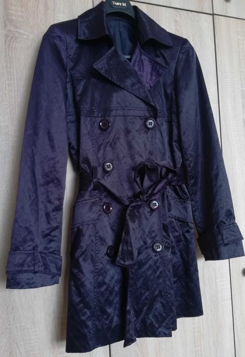 Тренчкот от тъмнолилав сатиниран плат ,размер М,Италия