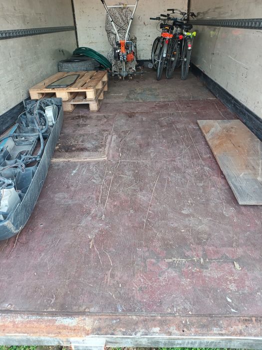 Caroserie, cub depozit