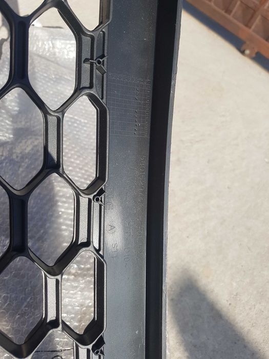 Решетка предна броня ивеко iveco daily 2016г