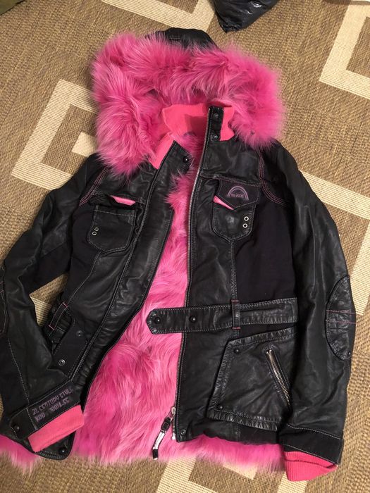 Куртки женские 5000 и 80000тг