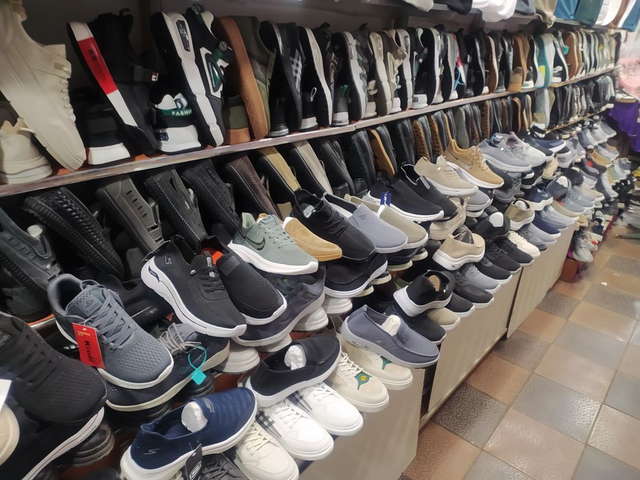 Xitoy optim va donaga oyoq kiyimlar barcha oʻlchamdagi.