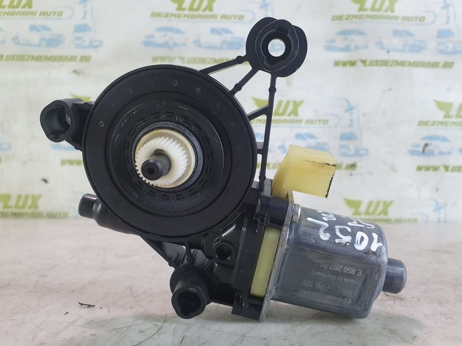 Motoras geam dreapta spate 5q0959802a Volkswagen T-Roc 1 (2017 - 2020) 1.5 tsi DADA