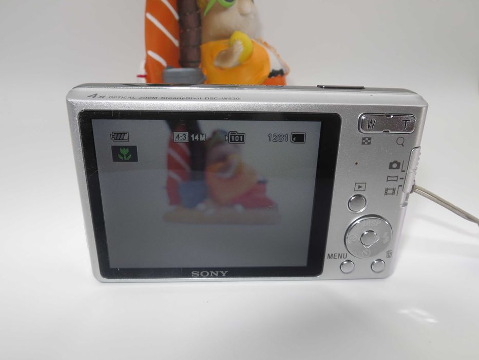 Sony Cyber-shot DSC W530 ултра компактен цифров фотоапарат в сребърен цвят, малка дигитална камера 14MP, в чудесно състояние, работи перфектно