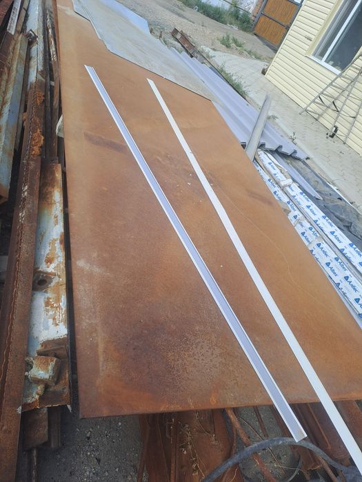 Продам лист 8ка заводские 2шт