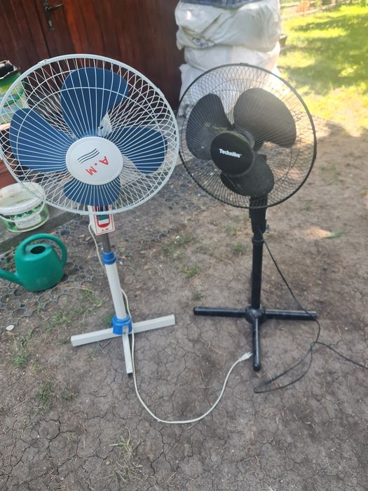 Vand 2 ventilatoare