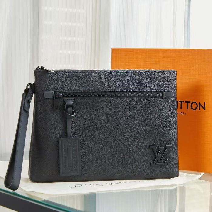 Чанта Louis Vuitton Takeoff Pouch