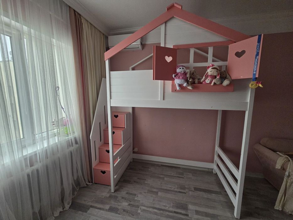 Продаем детскую кровать с матрасом.