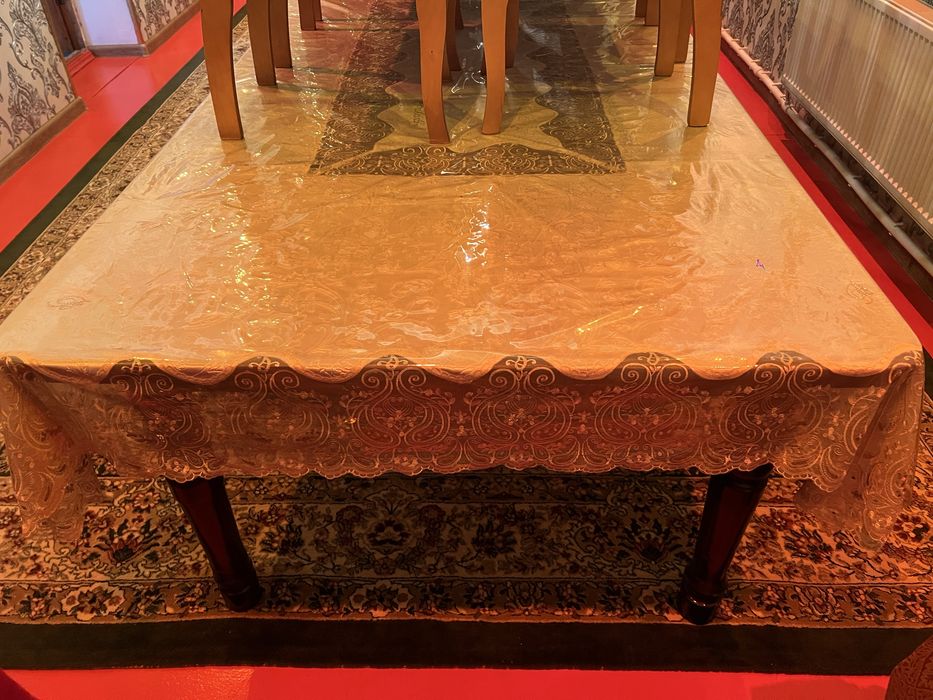 Б/у стол және орындығымен