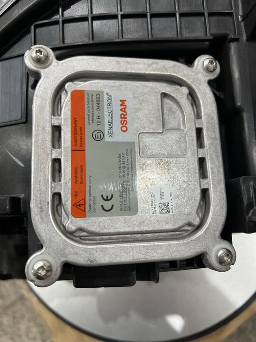 Mercedes Actros 4 Фар Десен Ксенон LED Нов оригинален OEM