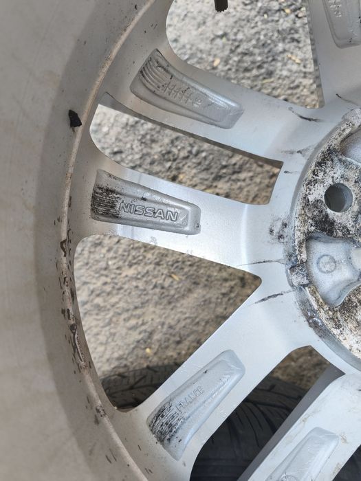 17" оригинални алуминиеви джанти за Nissan Juke.