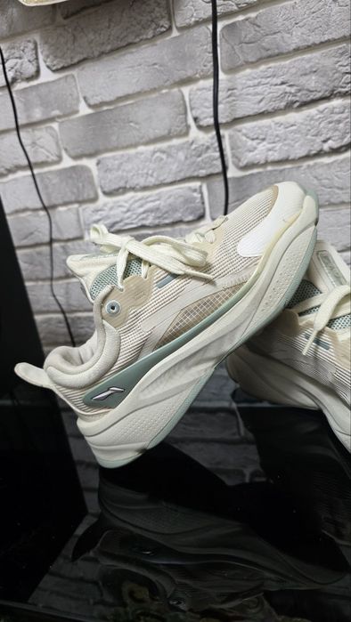 Оригинальные кроссы Li-ning