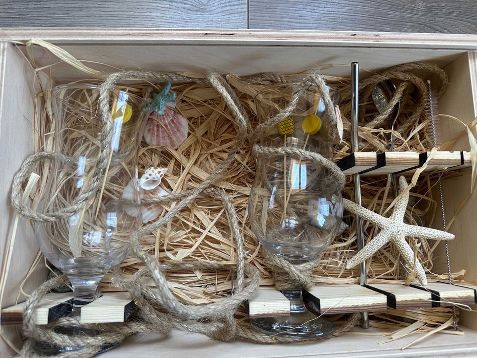 Луксозна кутия метален шейкър чаши +аксесоари Devin подход. за подарък